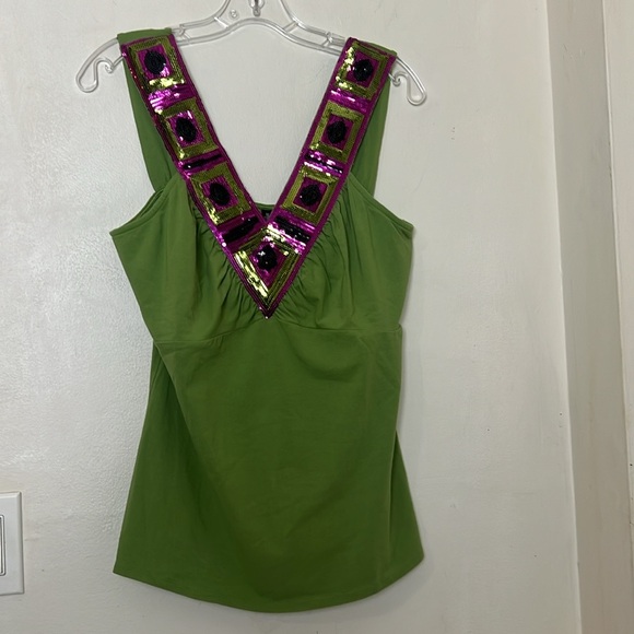 Green Graphics Sequins Top - by Flying Tomato Size XL - Picture 8 of 15